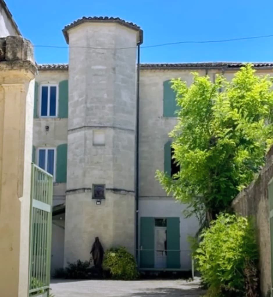 Le Château de Nogaret à Manduel, où se situe le cabinet